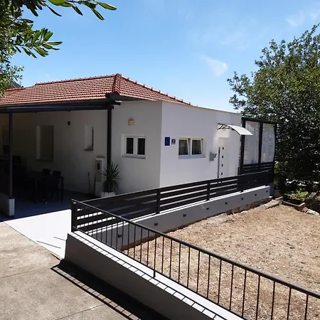 Apartment Nino Gradac (Split-Dalmatia)